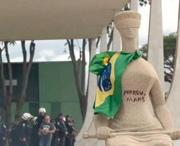 Moraes concede prisão domiciliar para mulher do "perdeu, mané"