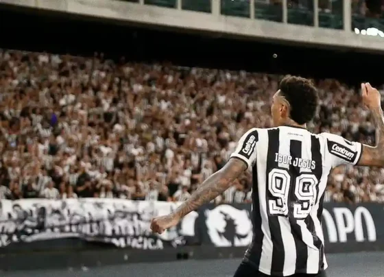 Atacante Igor de Jesus comemora gol pelo Botafogo