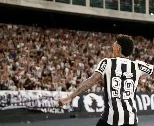 Atacante Igor de Jesus comemora gol pelo Botafogo
