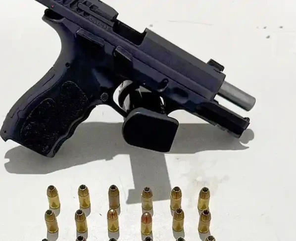 Pai e filho são presos por ameaçar comerciante com arma no Centro de Aracaju