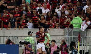 Fla derrota LDU e fica perto da vaga nas oitavas